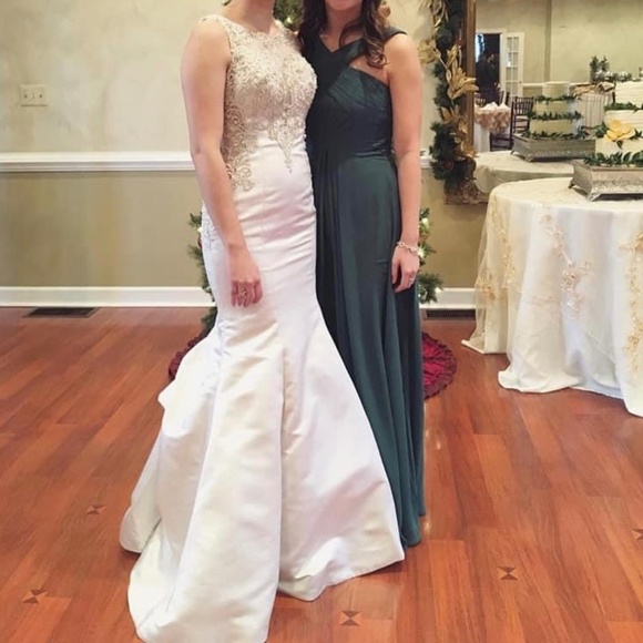 Allure Bridals - Ivory Wedding Dress - Picture 1 of 6